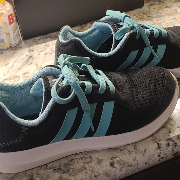 Teal & black adidas cloudfoam sneakers - Picture 3 of 11